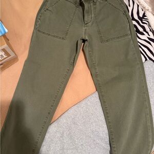 Sonoma Curvy Capri in Forest Green